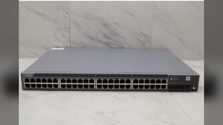 Juniper EX2300-48P ภาพรวมสวิตช์เครือข่าย