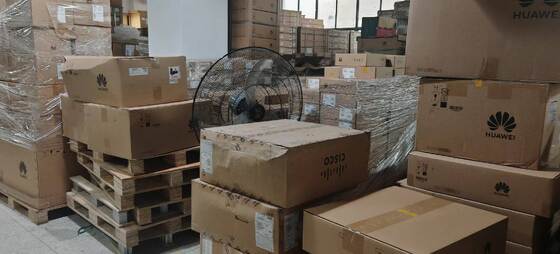 สวิตช์ Huawei CE8855-32CQ4BQ 32 × 100GE และ 4 × 400GE