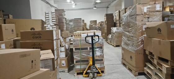 สวิตช์ศูนย์ข้อมูล Huawei CloudEngine CE8875-24BQ8DQ – อุปกรณ์เครือข่ายประสิทธิภาพสูง 24 × 400GE + 8 × 800GE